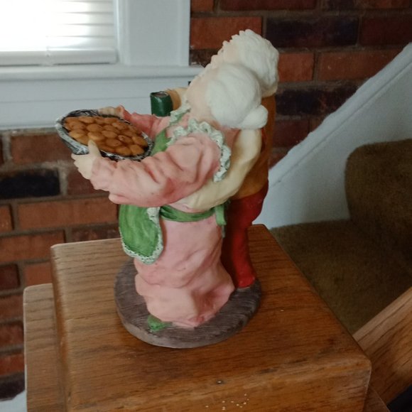 Coffee and Cookies Figurine - Picture 7 of 11